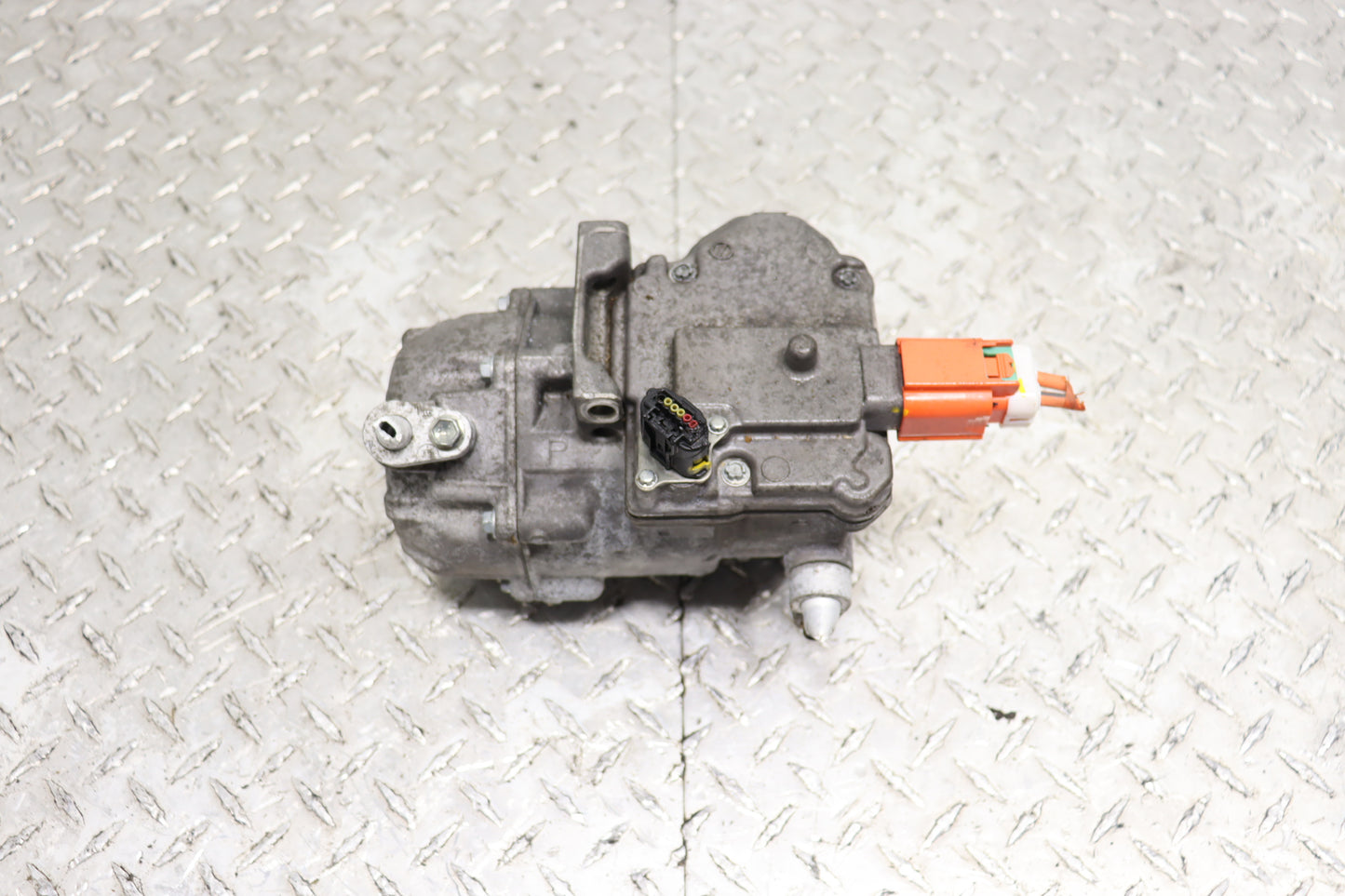 2010–2015 Toyota Prius OEM A/C Compressor Denso – Imported from Japan with 90 Days Warranty